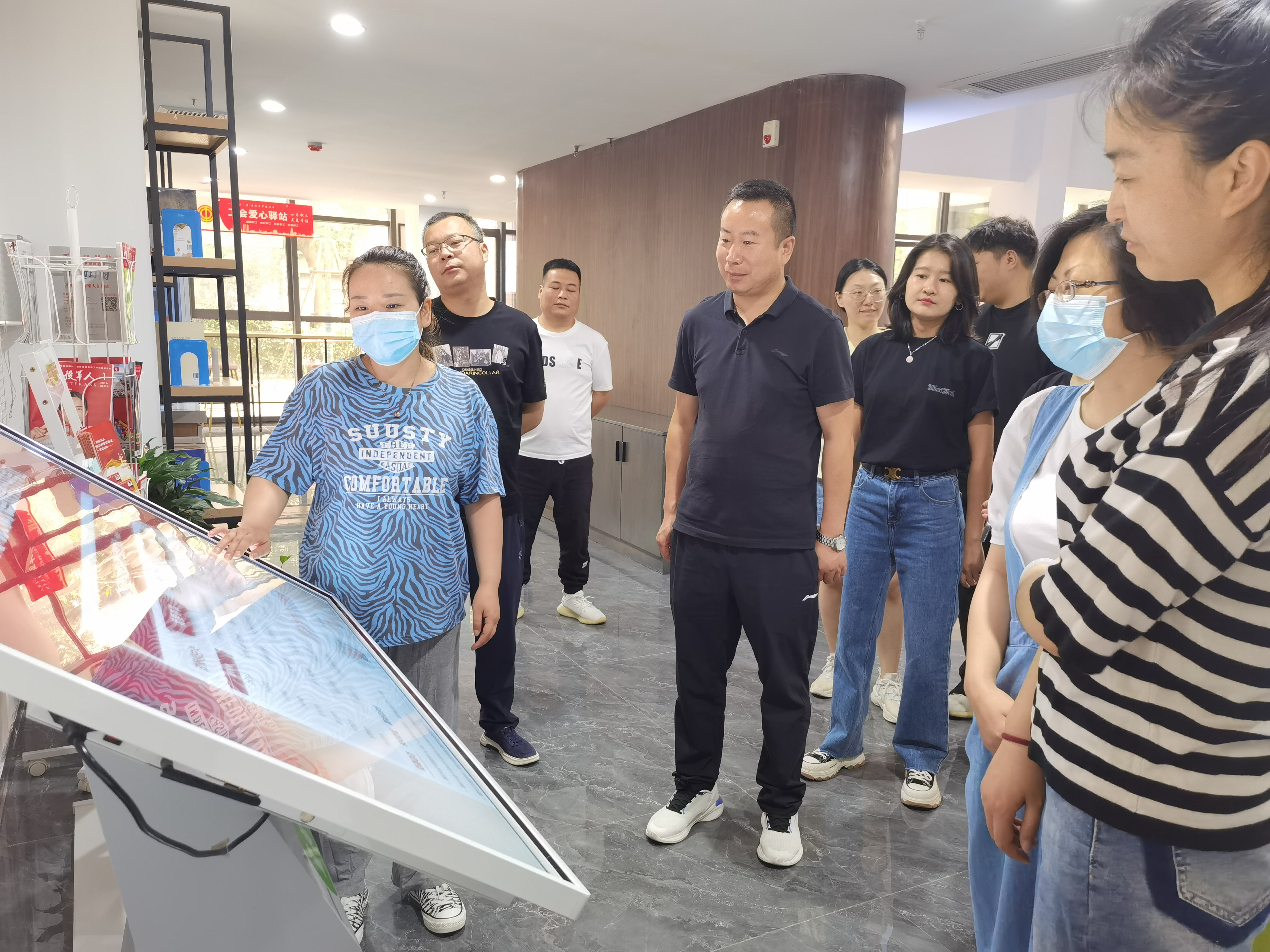 “零距离”参观体验、“面对面”交流互动——党群服务中心开展“政府开放日”活动