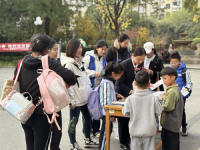 未央区徐家湾街道欧亚六路社区开展“守护‘钱袋子’ 护好幸福家”主题宣传活动